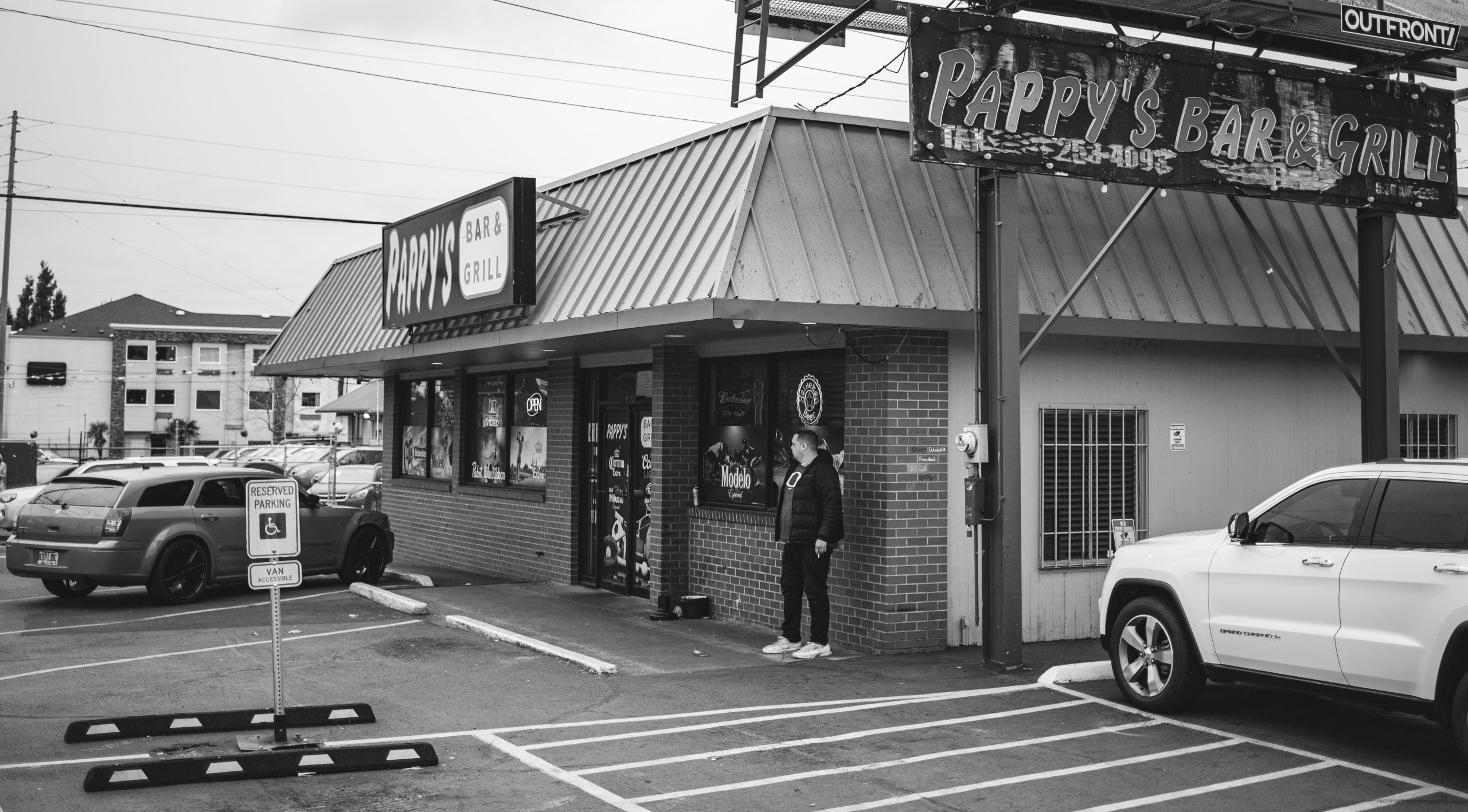 Photo of the Day: Pappy’s Bar & Grill [Street Photography]