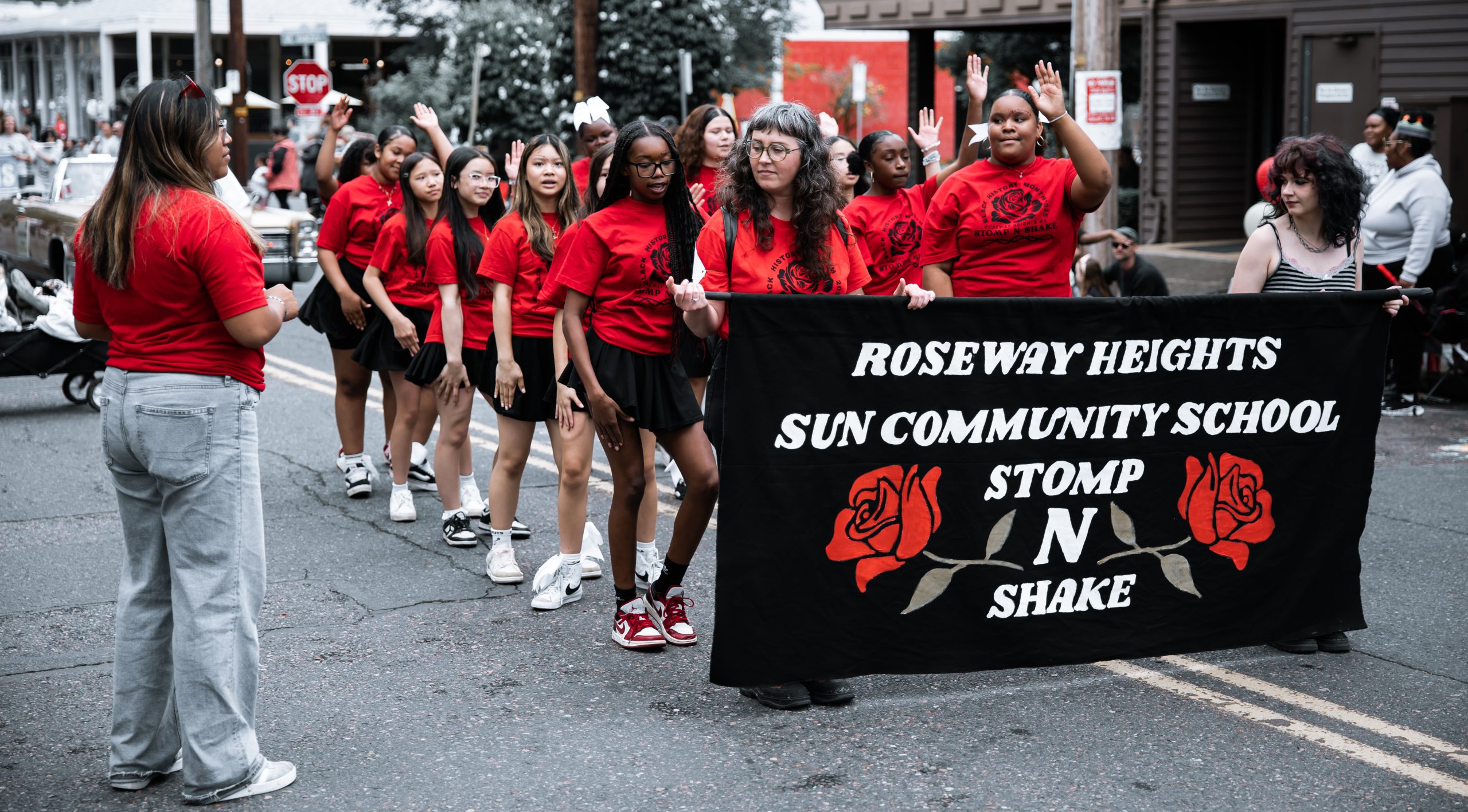 Roseway Heights Middle School Stomp N Shake in Junior Rose Festival Parade [Photography]